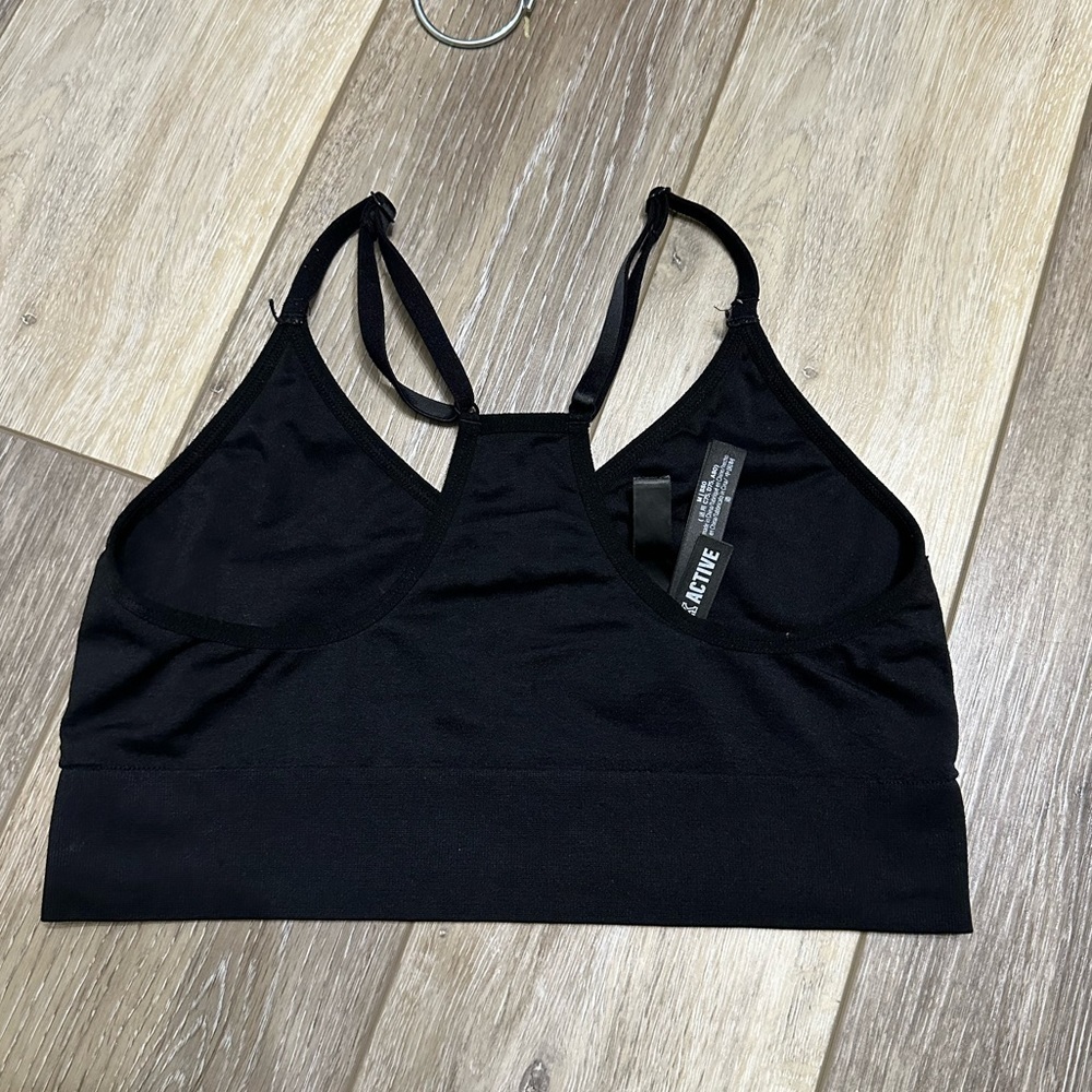🛍️ Pink sports bra size Medium excellent condition.